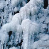 市川三郷町中山　千波の滝が全面凍結
